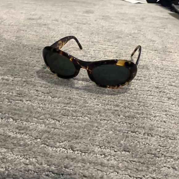Gucci Tortoise Sunglasses EUC - Picture 5 of 15